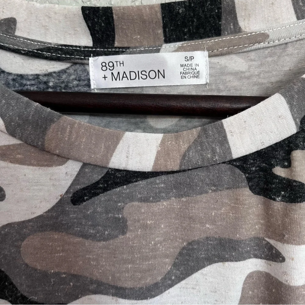 89th & Madison Camo Buttoned Short Sleeve Top Women’s Size SP